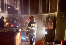 FOTO-VIDEO Catedrala din municipiul Dorohoi a fost cuprinsă de flăcări. Incendiul a pornit din altar