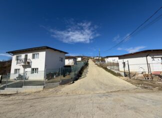 Țeapă de proporții, trasă de un dezvoltator din Iași: familiile s-au ales cu banii luați și cu casele demolate