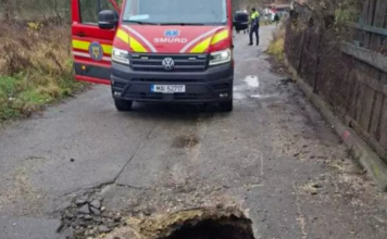 O persoană a căzut într-o groapă adâncă de 4 metri în Pașcani