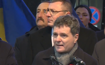 VIDEO- Președintele Nicușor Dan, după huiduielile din Piața Unirii „Aveți respectul meu. Este un gest democratic pe care îl faceți. În spiritul acelei Românii în care vrem să trăim cu toții, vă rog să nu mai huiduiți pe Imnul Național și pe ceremonii de comemorare a eroilor”