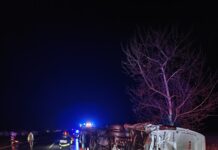 FOTO- Impact între două mașini și un microbuz pe DN 28 în Lețcani. Nouă victime implicate în accident. Șoferul vinovat consumase alcool