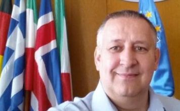 Interceptări DNA: Procurorii l-au supravegheat pe șeful ARR în timp ce își număra banii, în șoaptă, în propria casă. Cristian Anton se urca cu o scară inclusiv pe blatul mobilierului de bucătărie și vorbea singur când verifica sumele