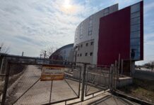 Consiliul Județean plătește sute de mii de euro chirie în timpul renovării sediului, deși deține o clădire de 10 milioane de euro nefolosită