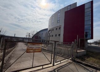 Consiliul Județean plătește sute de mii de euro chirie în timpul renovării sediului, deși deține o clădire de 10 milioane de euro nefolosită