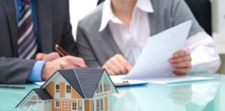 Atenție când semnați contract cu o agenție imobiliară! Cazul unui ieșean, pus să plătească un comision de 25.000 de euro