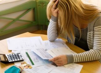 Cum își poate declara insolvența o persoană fizică. Cazul unei ieșence de 21 de ani, sufocată de creditele de nevoi personale