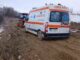 VIDEO- Al doilea pacient mort în comuna ieșeană Mădârjac după ce ambulanța s-a împotmolit pe drumul județean. Primul a decedat săptămâna trecută
