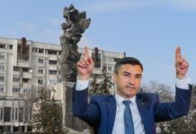 Chirica, obligat de judecători să semneze un contract de 30.000.000 lei. Timp de doi ani, Primăria a pus bețe în roate firmei care a câștigat licitația pentru reabilitarea Statuii Independenței