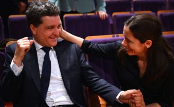 ,, Coana Mirabilița în balon ,, sau ,, Duamna Leana lu’ nea Nicu, ăla micu’ ,,