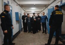 Înaltpreasfințitul Părinte Teofan a împărțit pachete de Paște tuturor deținuților din Penitenciarul Iași