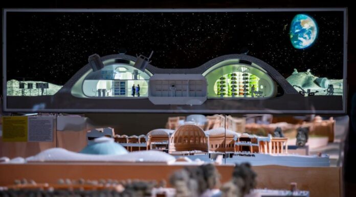 Expoziție premieră națională, la Iași – 30 de concepte Foster + Partners, din spațiul cosmic, dar și repere urbane din metropolele lumii