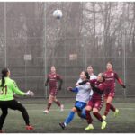 Demonstrație de curaj a fetelor de la echipa de fotbal a Poli Iași. Sportivele vorbesc despre angajări fictive, deplasări cu autocarul cu geamul spart și vestiarul folosit după antrenamentele băieților
