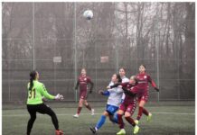 Demonstrație de curaj a fetelor de la echipa de fotbal a Poli Iași. Sportivele vorbesc despre angajări fictive, deplasări cu autocarul cu geamul spart și vestiarul folosit după antrenamentele băieților