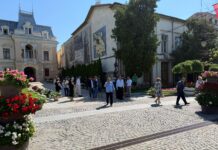 FOTO- Protest la Primăria Iași. Beneficiarii proiectului Mon Jardin din Copou au intrat la discuții cu primarul Mihai Chirica