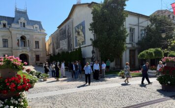 FOTO- Protest la Primăria Iași. Beneficiarii proiectului Mon Jardin din Copou au intrat la discuții cu primarul Mihai Chirica