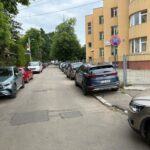 Orașul în care toți șoferii parchează „pe interzis”. Clujul a rezolvat problema cu zece parcări subterane cu parcuri și locuri de joacă la suprafață
