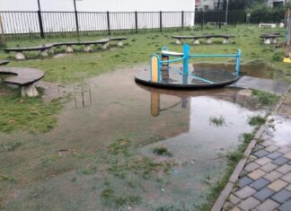 Primăria Iași și-a bătut joc de un proiect european de 2 milioane euro. La cinci luni după recepție, locurile de joacă au fost inundate