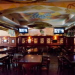 Patronii de la Curtea Berarilor cer Primăriei Iași bani pentru amenajările restaurantului de la Cub. Firma a fost amendată pentru lucrări fără autorizație