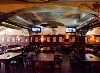 Patronii de la Curtea Berarilor cer Primăriei Iași bani pentru amenajările restaurantului de la Cub. Firma a fost amendată pentru lucrări fără autorizație