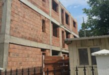 Haos imobiliar în comuna Ciurea: două duplexuri s-au transformat în blocuri care au crăpat casa vecinei. Primăria lui Cătălin Lupu i-a ignorat reclamațiile