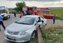 O femeie a murit din cauza unui parapet improvizat montat pe drum. Două instituții pasează vina și refuză să plătească pentru accident