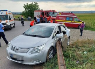 O femeie a murit din cauza unui parapet improvizat montat pe drum. Două instituții pasează vina și refuză să plătească pentru accident
