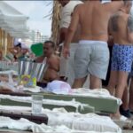 EXCLUSIV VIDEO- Manelistul Adi Minune, dat afară de pe o plaja de fițe din Mamaia. A făcut scandal și i-a deranjat pe turiști