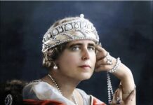 Bucata de cadavru regal , sau ,, Moaște de regină la circul din grădină ,,