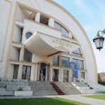 La stat se mănâncă cu două mâini. Șefii de la Ateneu sfidează Curtea de Conturi și au majorat cu 70% contractele încheiate cu firmele propriilor angajați