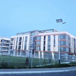 Dezvoltator pus la plată după ce nu a predat un apartament. Acesta dă vina pe ninsoarea din aprilie