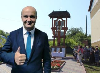 Primăria care își vinde terenurile pentru asfaltări a plătit 14.000 de euro pentru o troiță. Culmea, aceasta va fi donată unui oraș din Republica Moldova