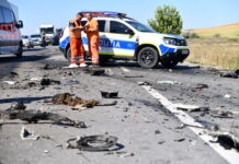 FOTO, VIDEO Accident groaznic la Lețcani! Un bărbat a murit după ce o camionetă s-a răsturnat peste mașina sa