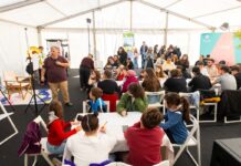 Casa Young Adult FILIT revine în parcul Palas: K-pop, manga, Dungeons & Dragons și dezbateri între liceeni (P)