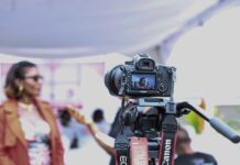 Show-urile live cuceresc cazinourile online din România