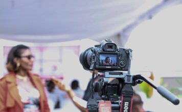 Show-urile live cuceresc cazinourile online din România